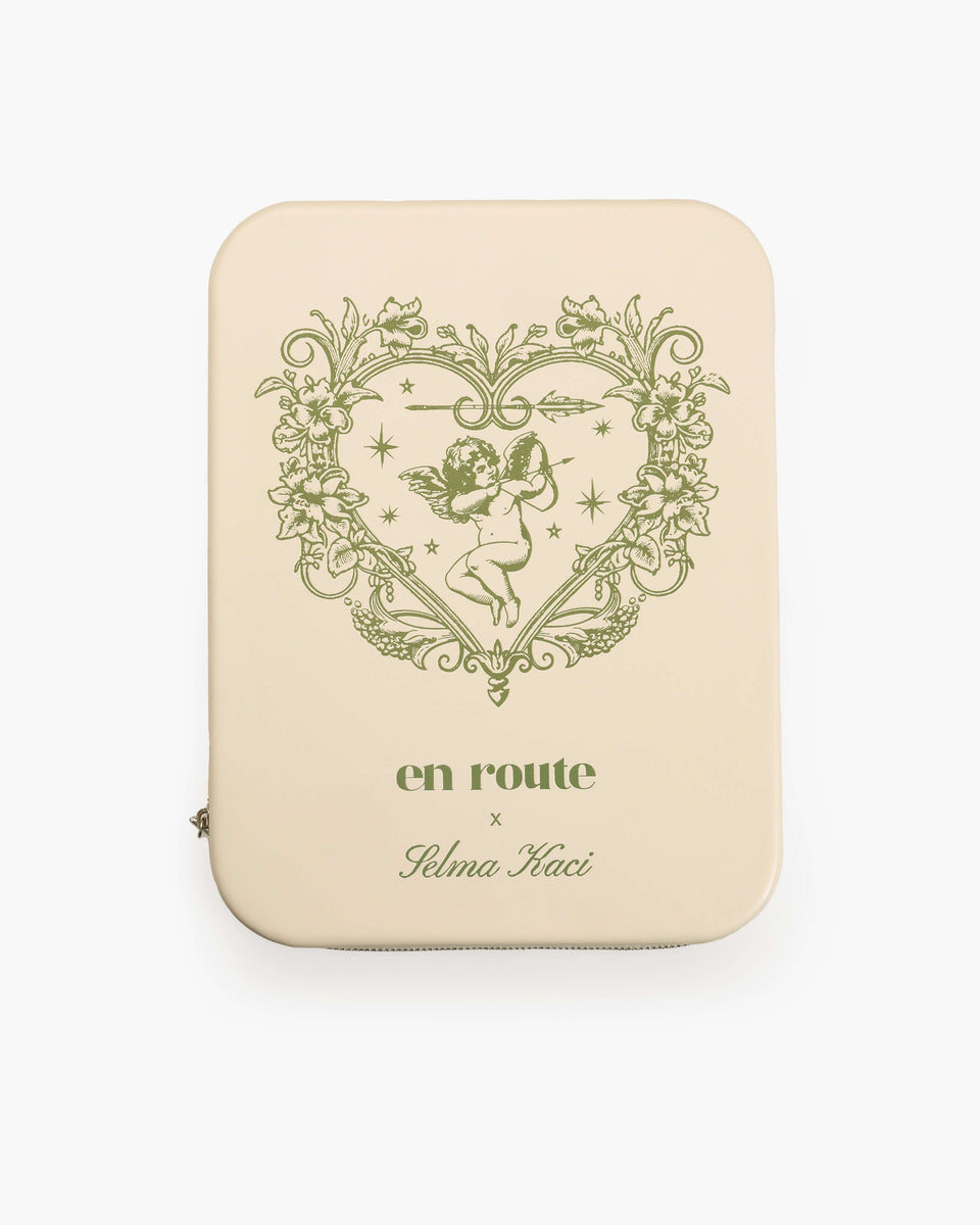 Isola Heart Jewelry Box in Beige | Vegan Leather Travel Case | en