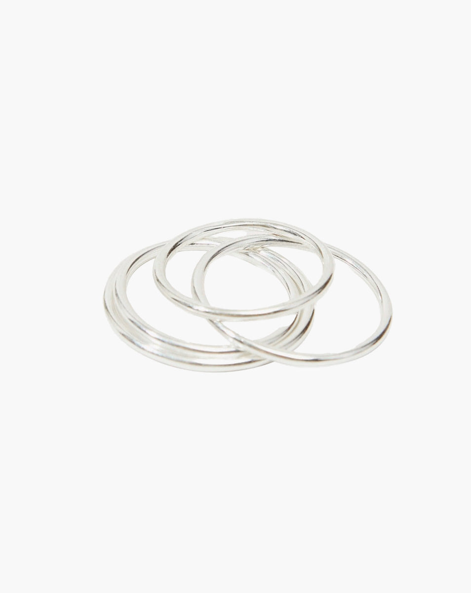 thin-plain-ring-in-silver-en-