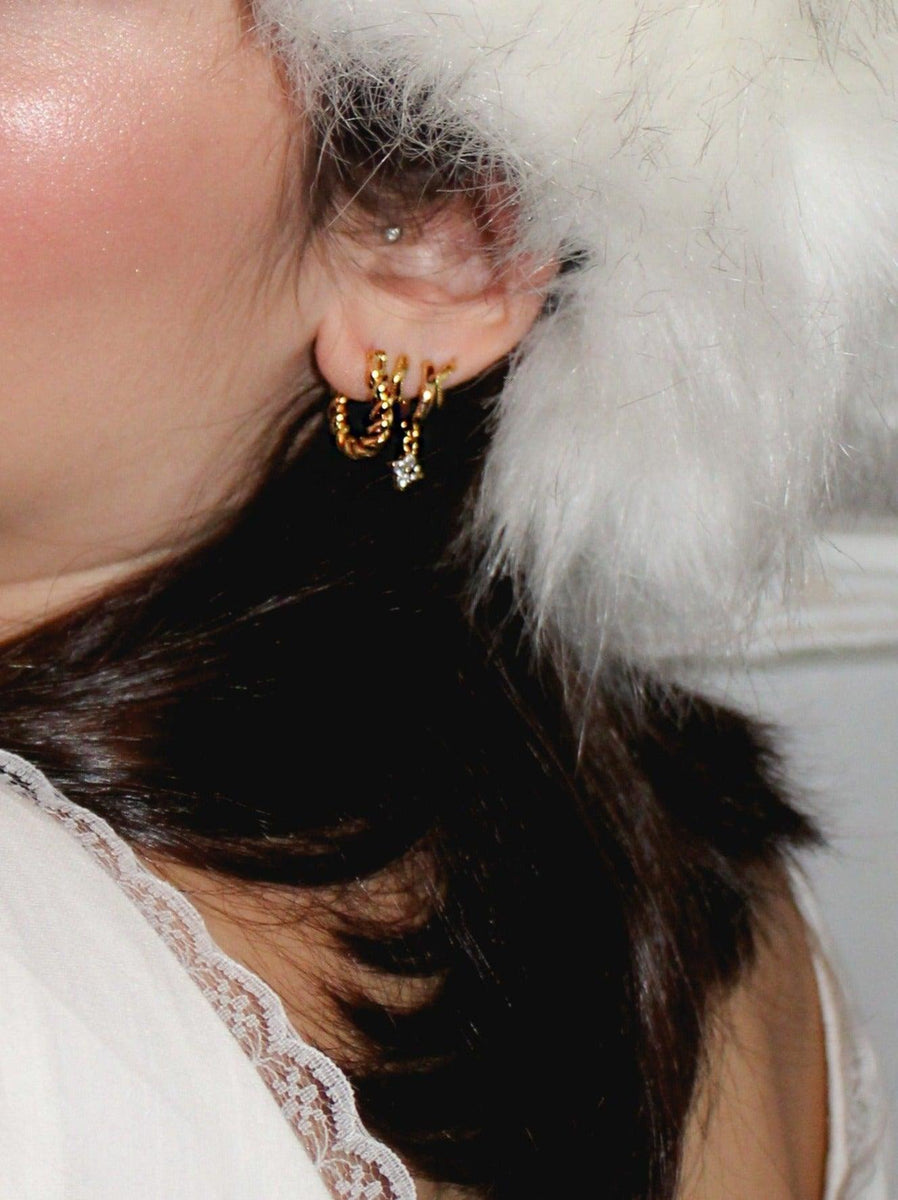 関税/送料込み【en route】18Kクローバー ミニフープ イヤリング Clover Mini Hoop Earrings | en route jewelry