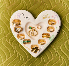 Ajuste Perfecto Cada Vez: La Guía Estilosa para Chicas para Medir tu Talla de Anillo en Casa