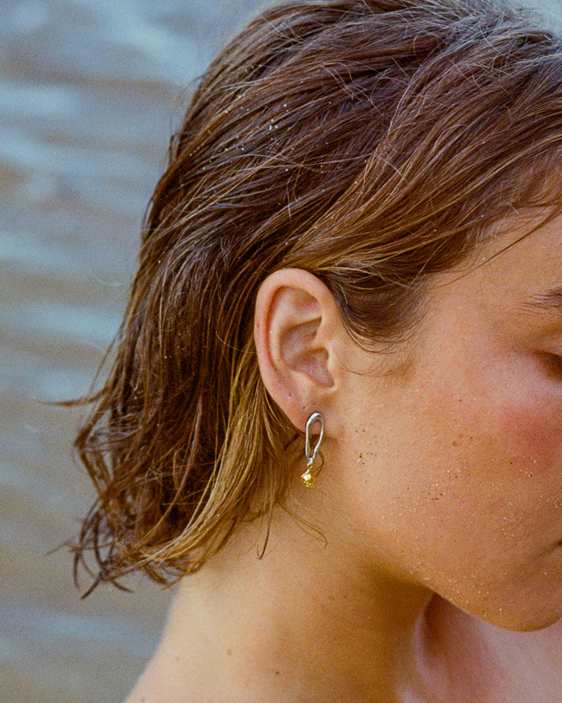 Les boucles d'oreilles pendantes de la mer