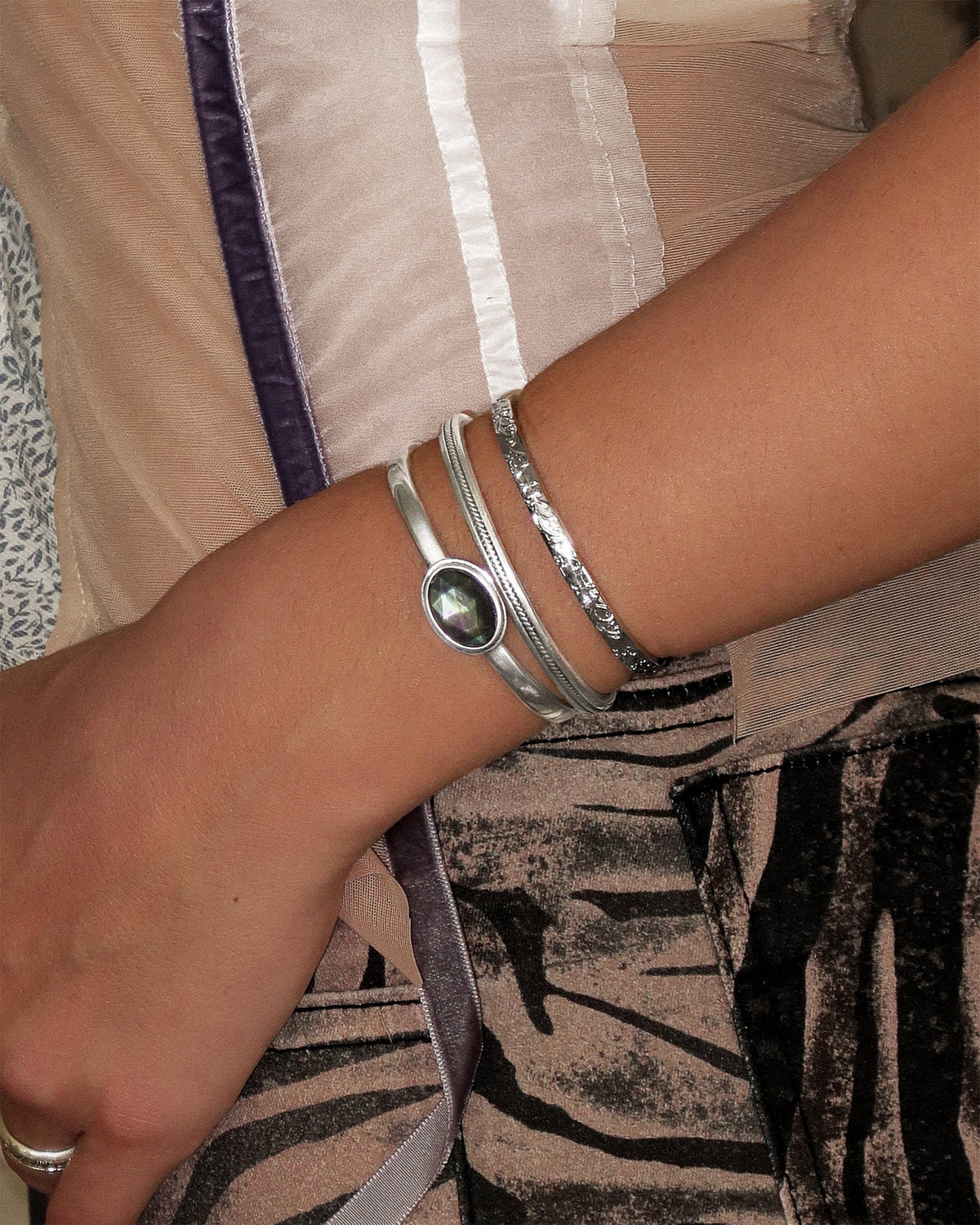 Neri Tahitian Mother of Pearl Bangle