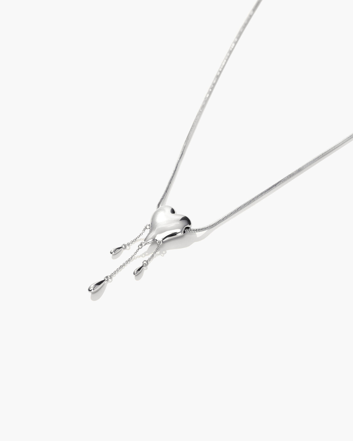 Collar de corazón Drip dorado de Venom en plata