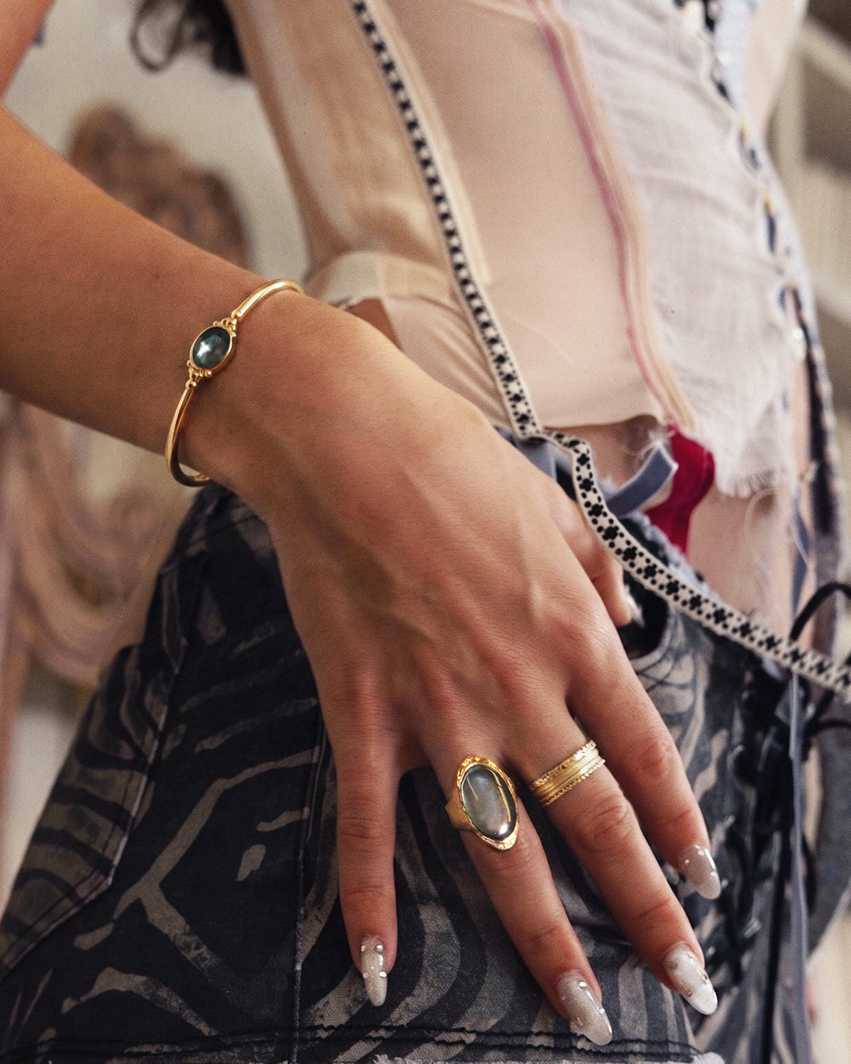 Midnight Oval Shell Ring