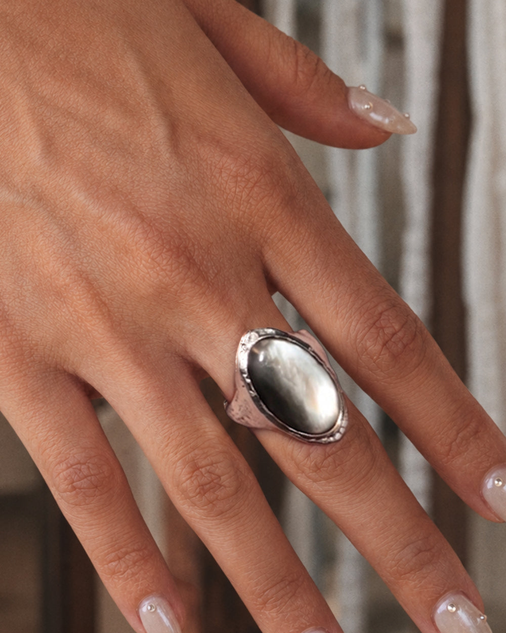 Midnight Oval Shell Ring in Silver