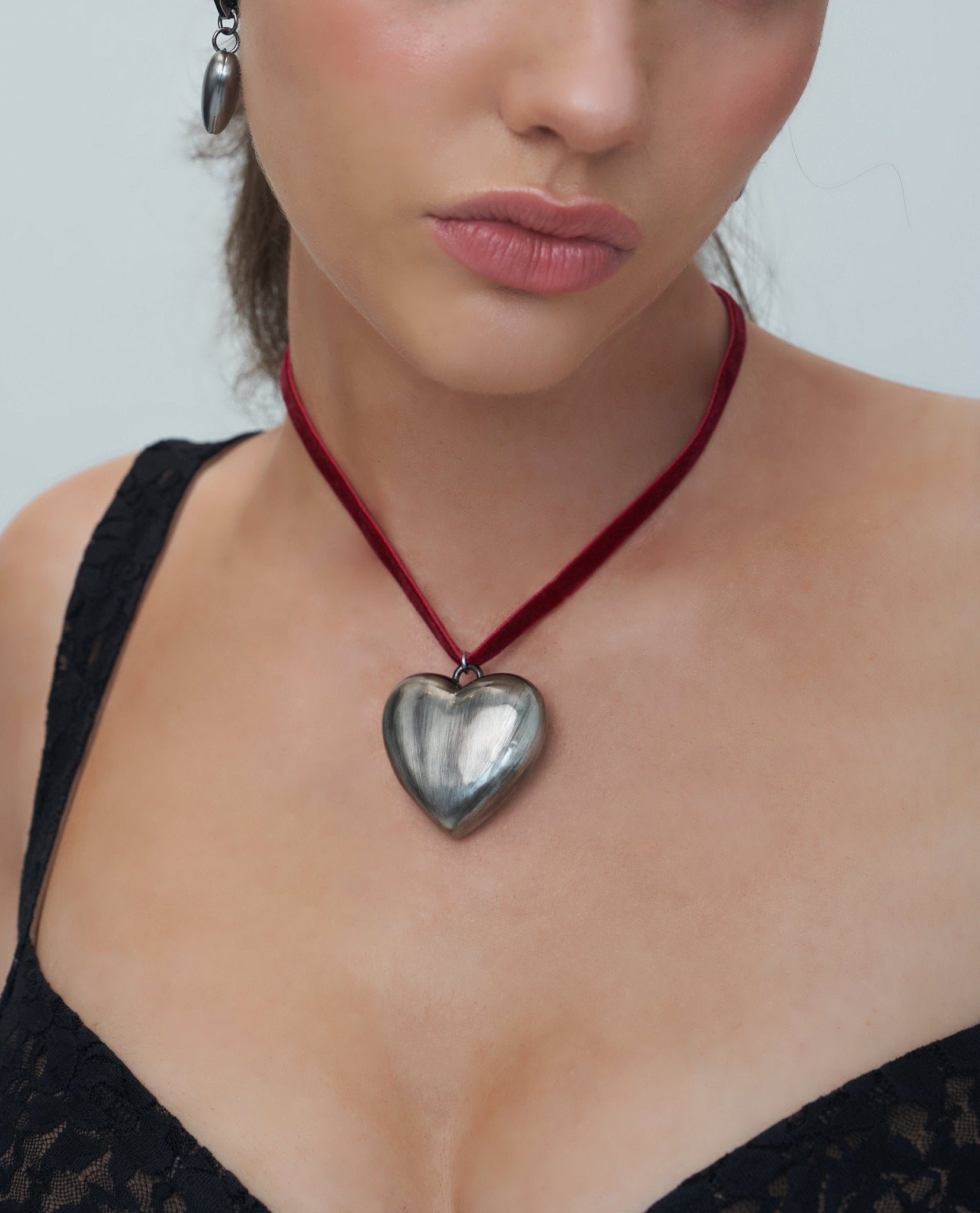 Layla Velvet Ribbon Heart Collier