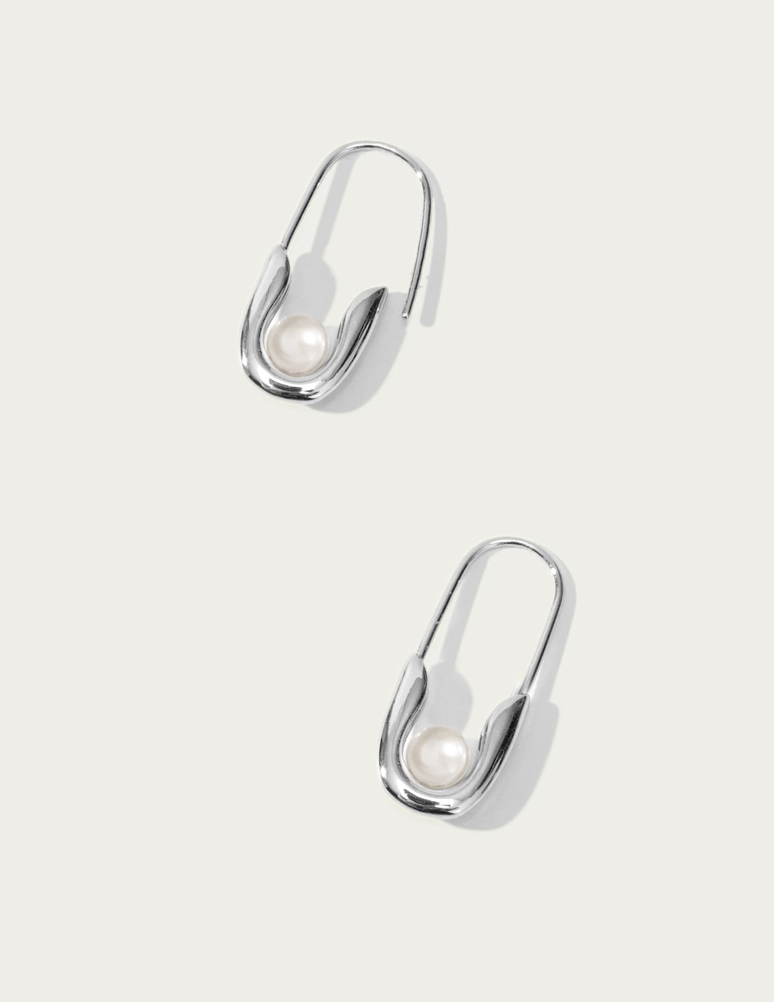 Silver Petite Safety Pin Des boucles d'oreilles