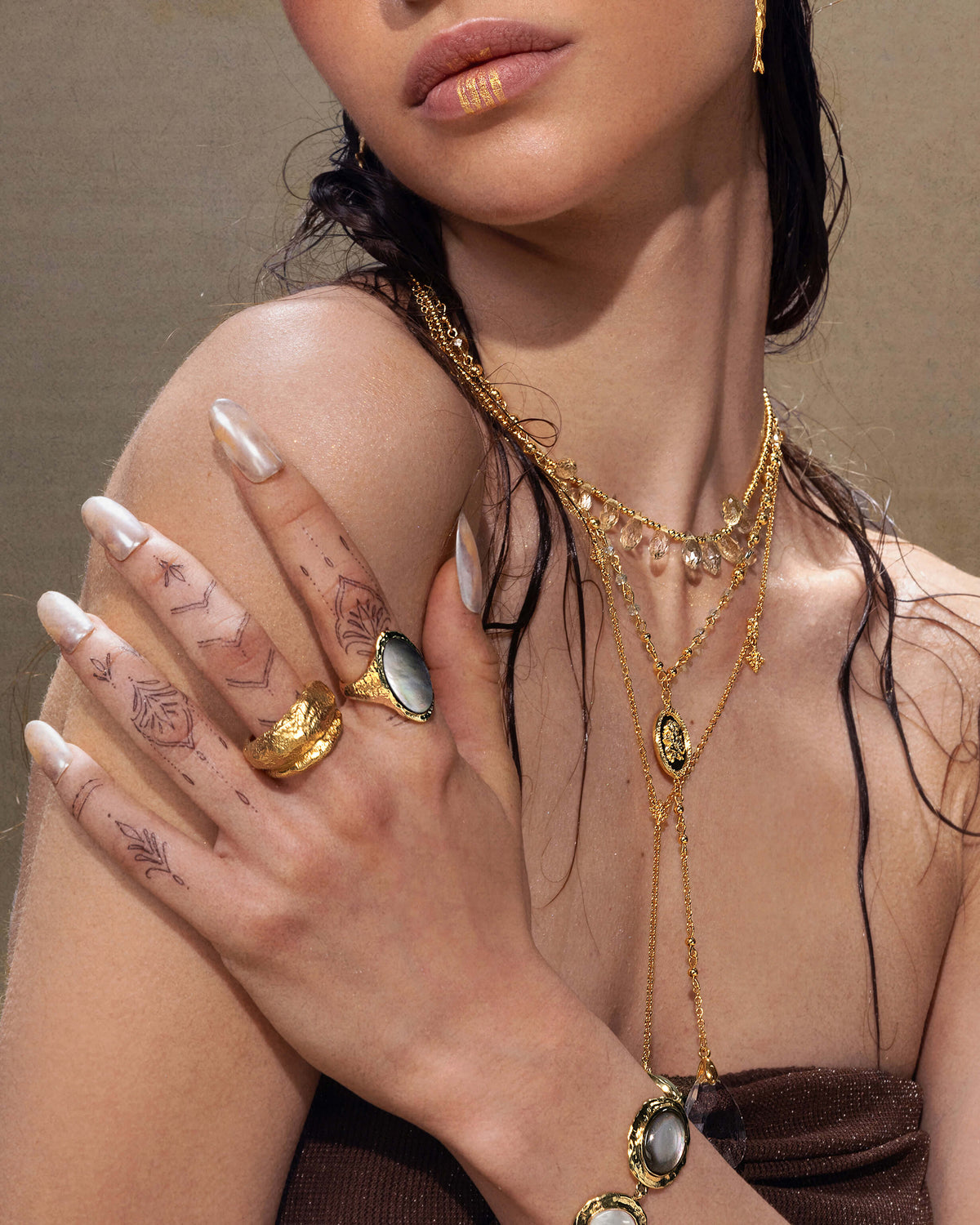 Midnight Oval Shell Ring