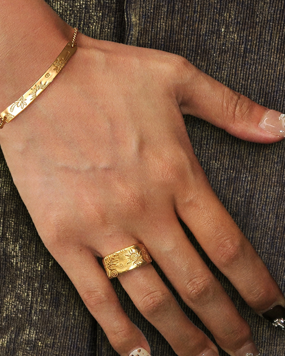 Palma Signet Ring - En Route Jewelry