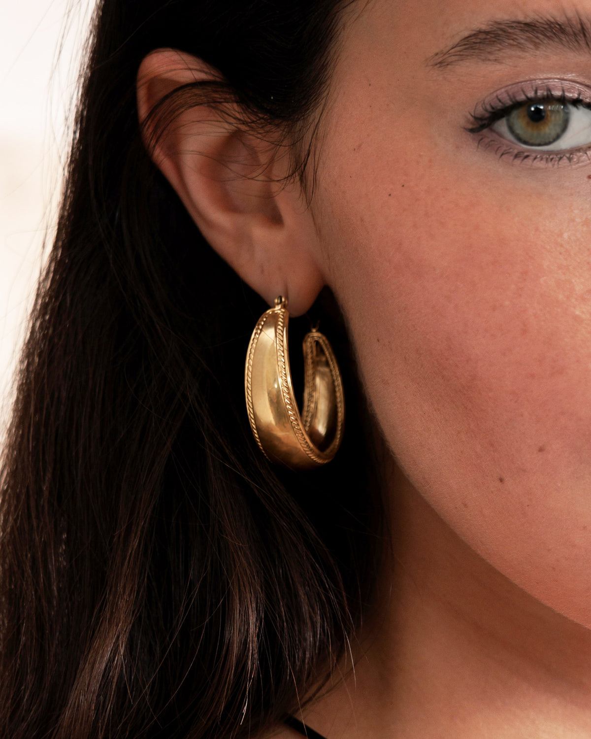 Orin Medium Hoop Earrings in Gold