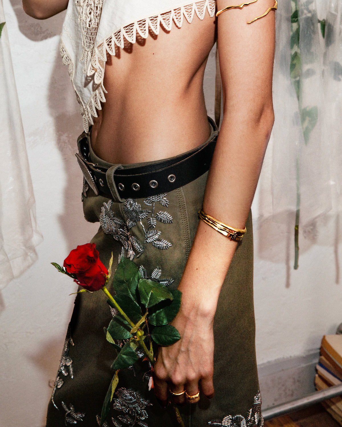 Bransoletka sztywna Wild Rose w złocie