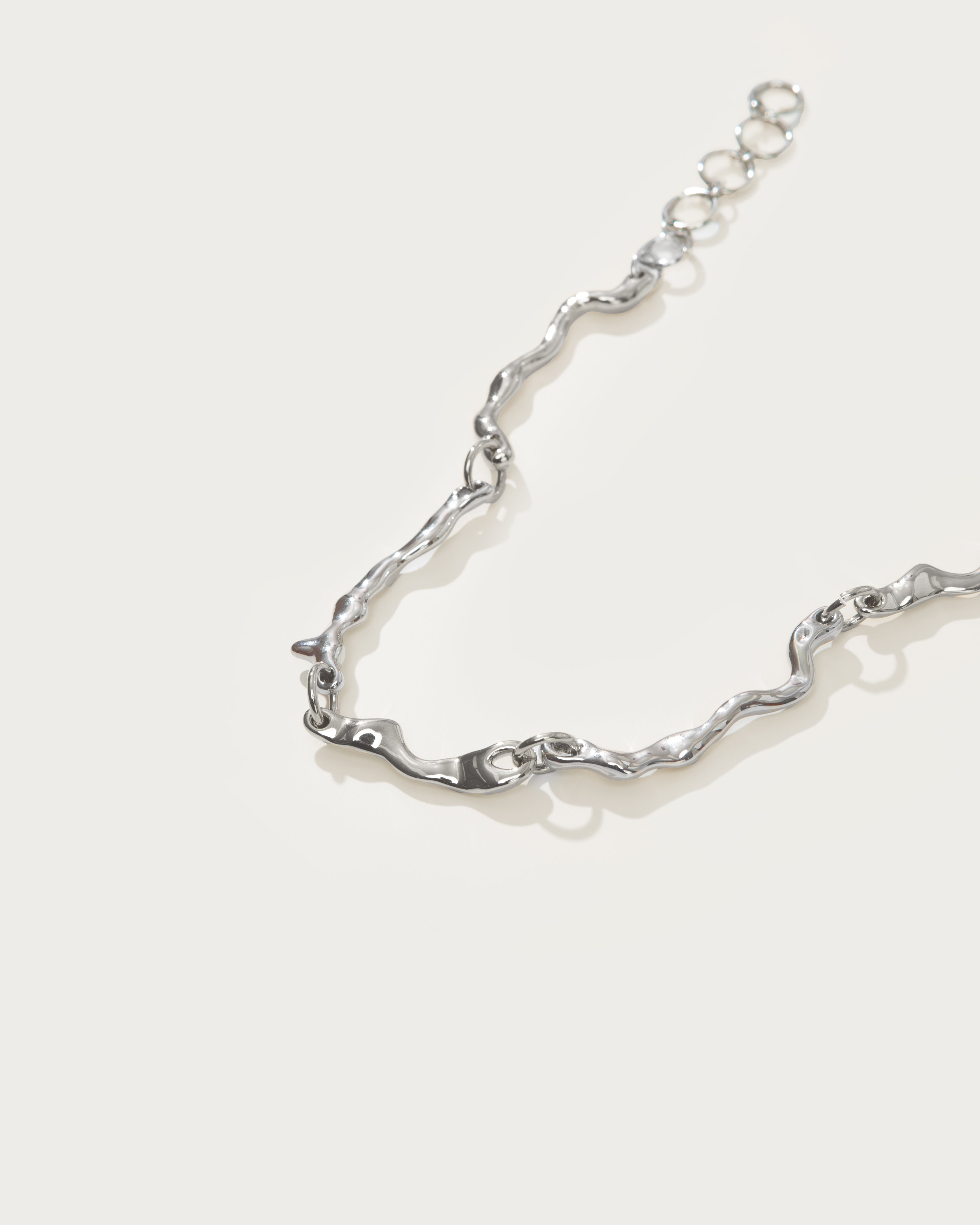 Collier en argent fondu