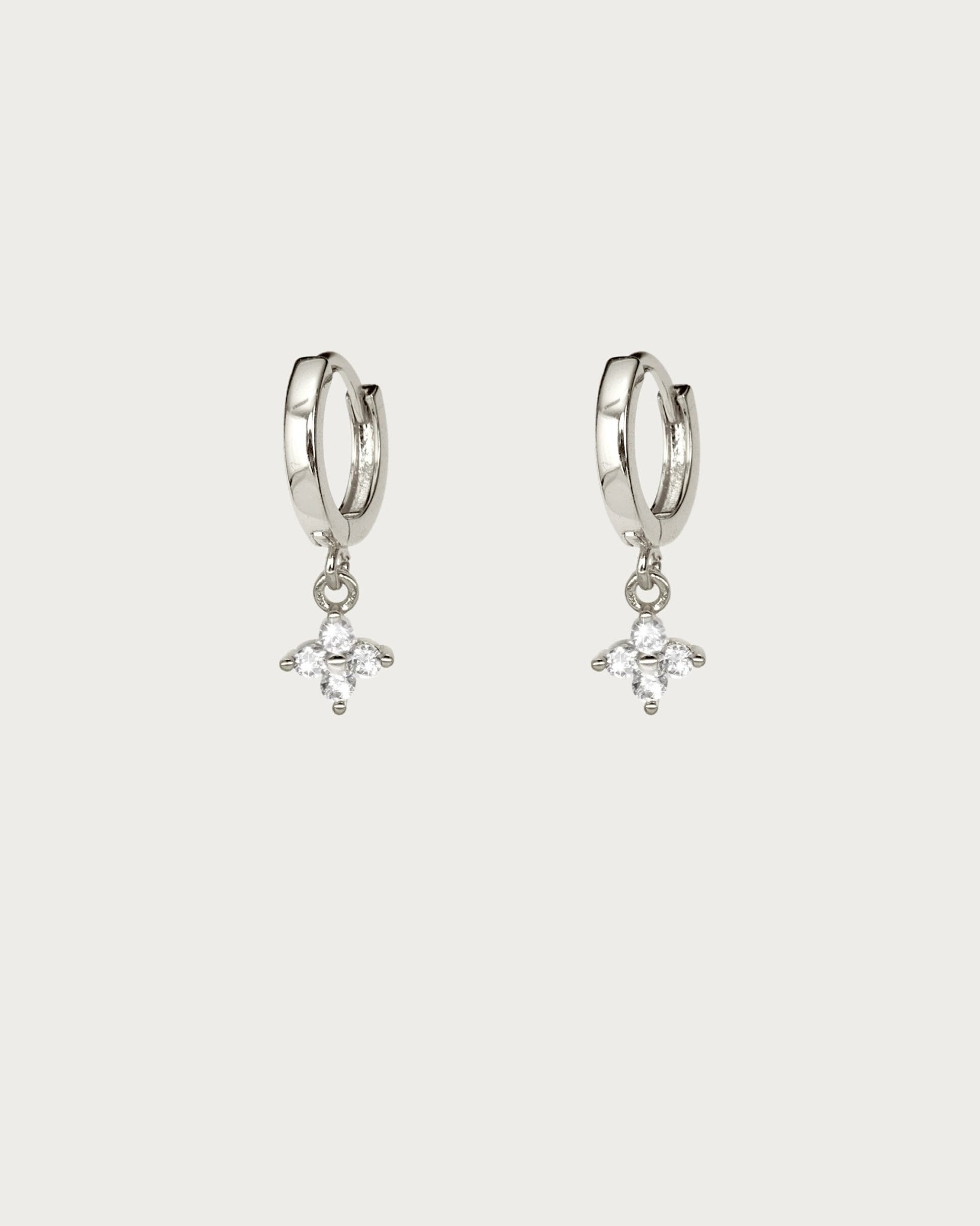 Clover Mini Hoop Aretes in Silver