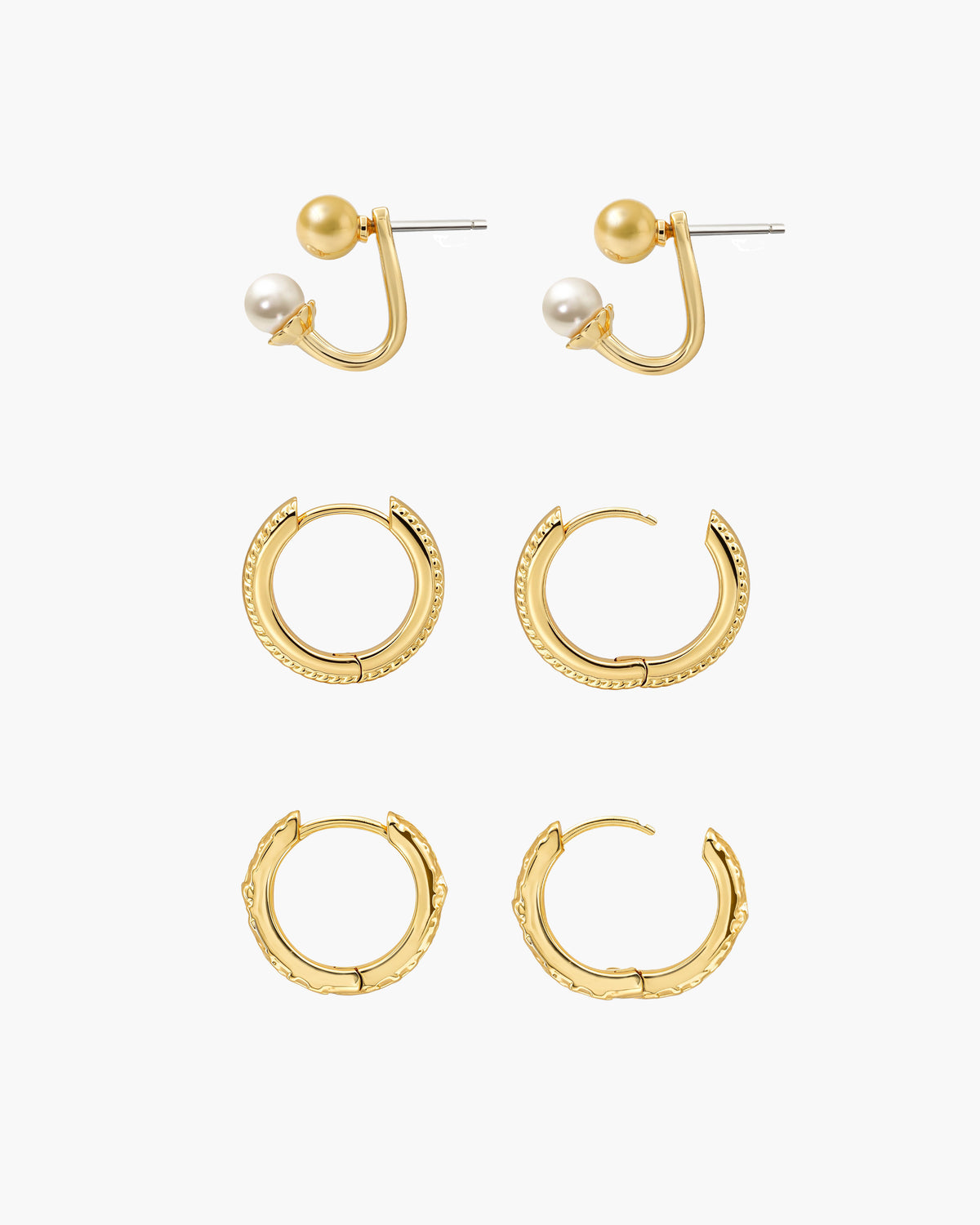 Trio med stapelbara örhängen med orkidé i guld