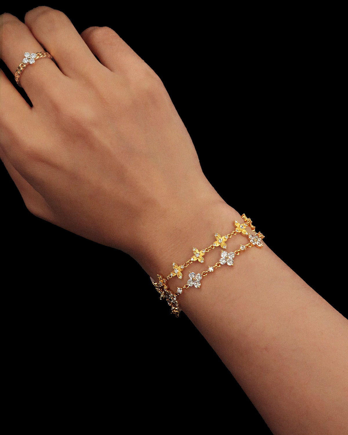 Lucky Clover Brushed Link Bracelet in Gold