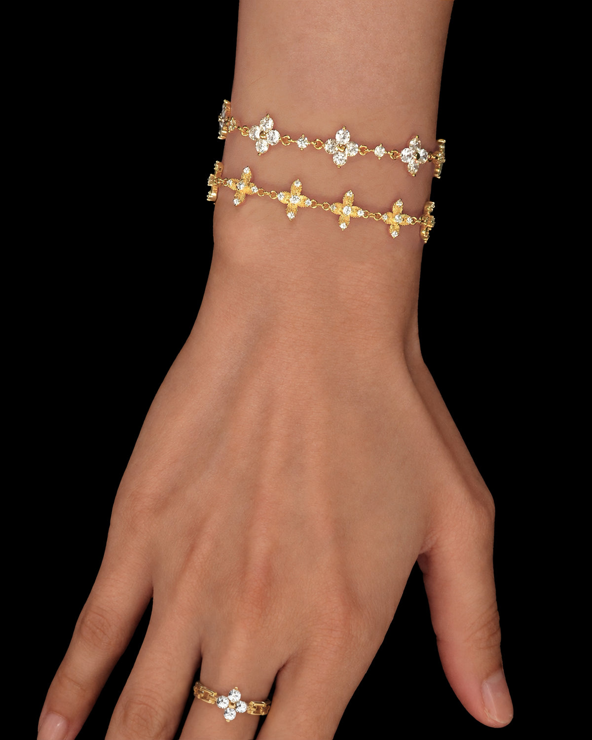 Lucky Clover Brushed Link Bracelet in Gold