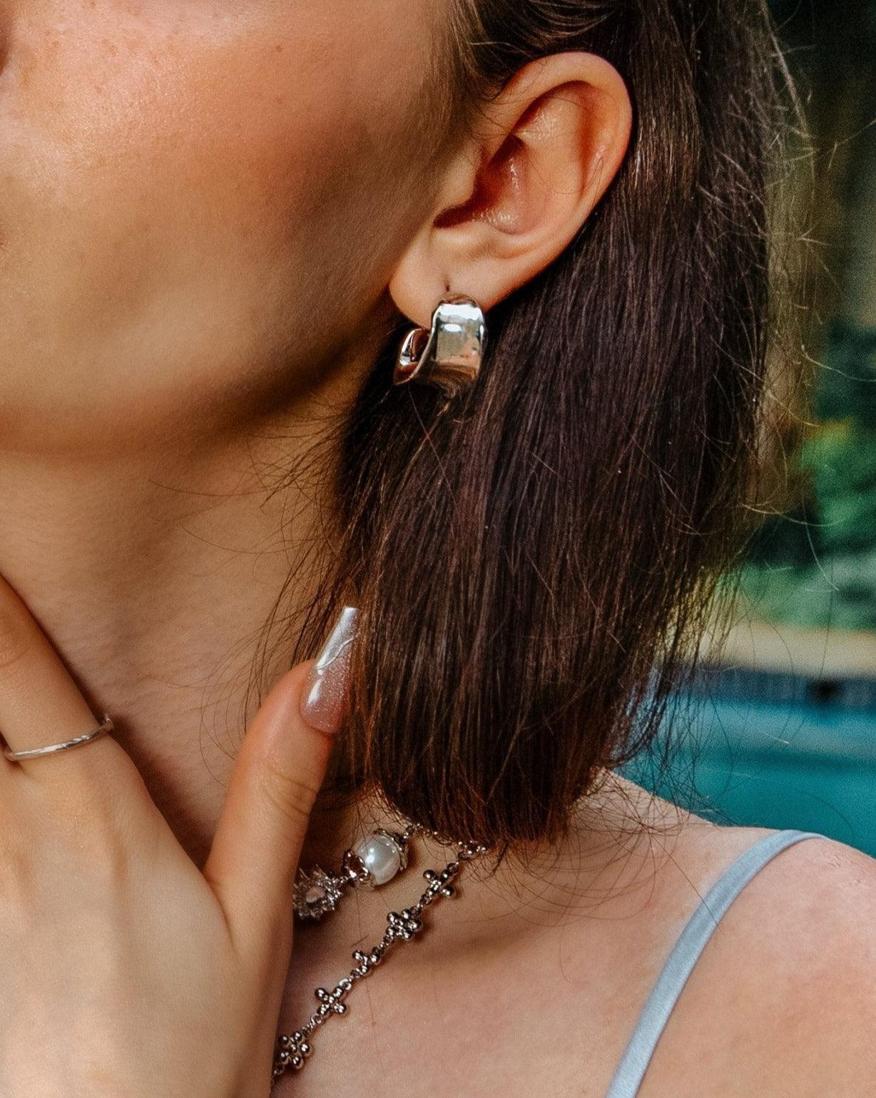 Chunky Flowy Hoop Earrings - En Route Jewelry