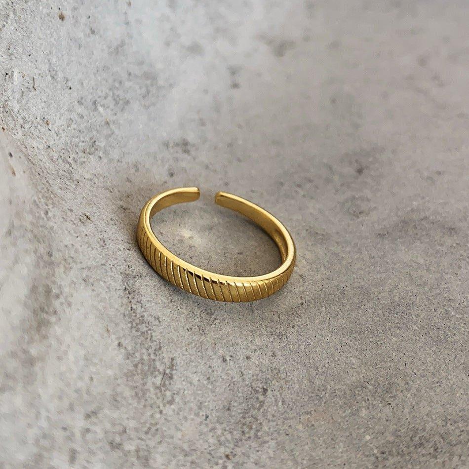 Gold Twill Ring - En Route Jewelry